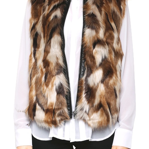 NWT Guess LA Kielo Faux Fur Vest - Picture 4 of 8